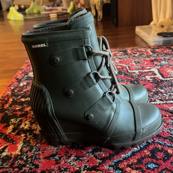 Sorel Joan Rain Wedge Boots - Olive Green Women's 7 Heel Gloss Rubber Lace Up - Picture 3 of 7